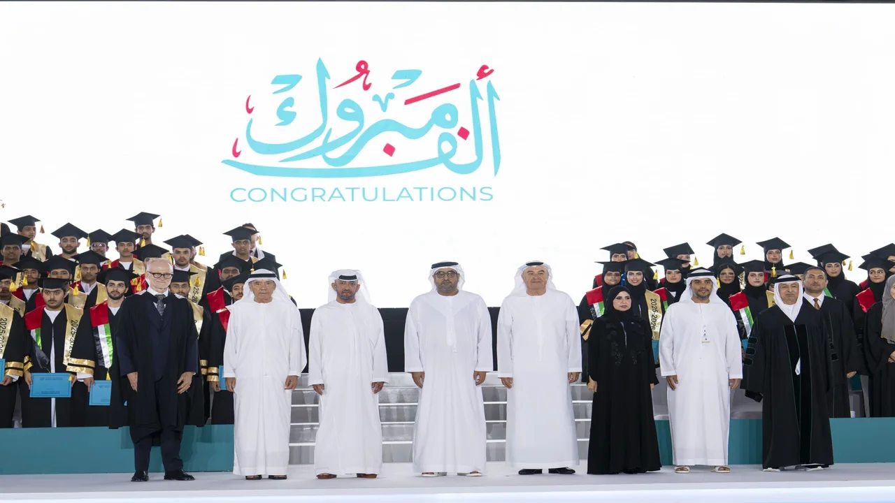 محمد بن حمدان بن زايد يحضر حفل تخريج طلبة الإمارات الوطنية في العين